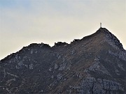 12 Zoom sulla Punta Cermenati, vetta del Resegone con la croce